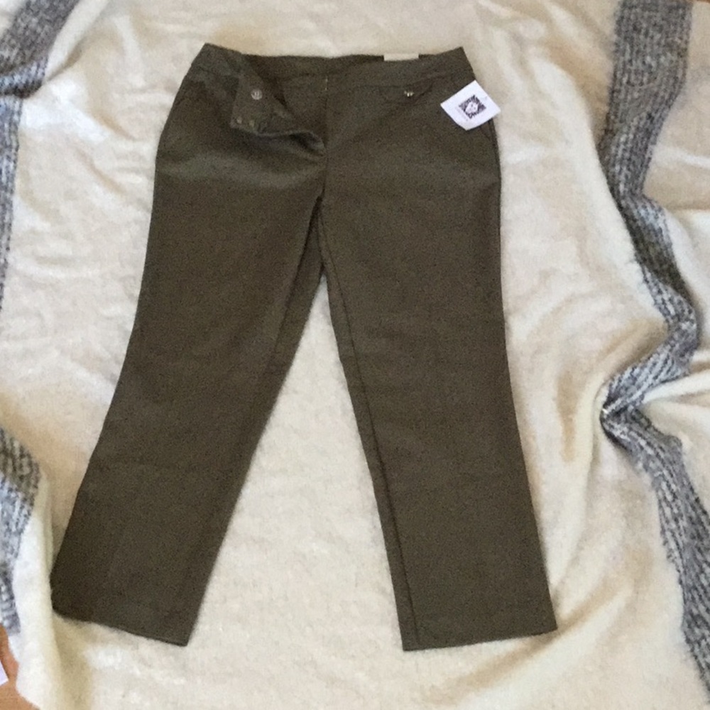 ✨Anne Klein Olive Green Bottoms ✨